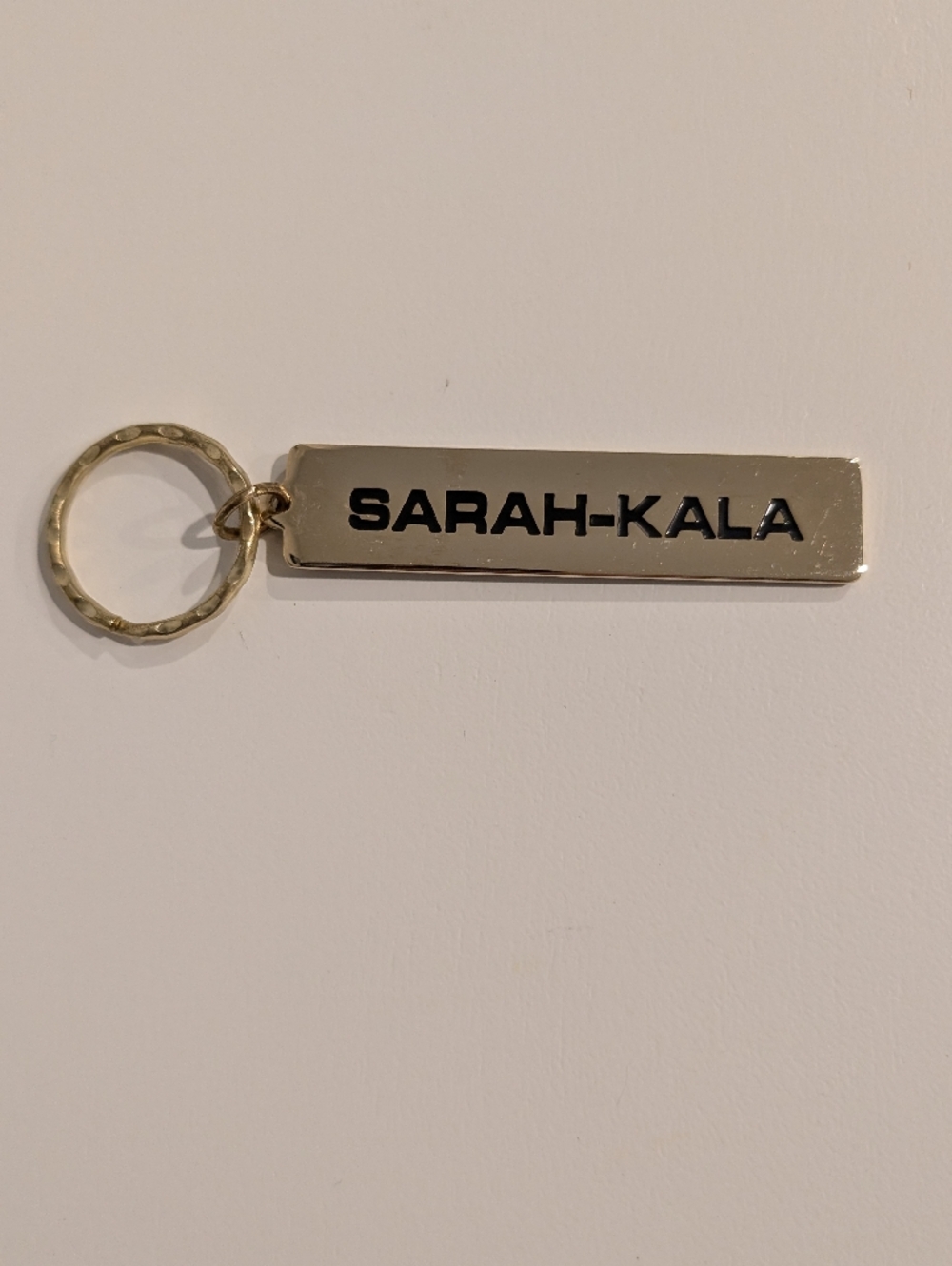 Aloha Maui Black and Gold Pineapple Keychain "Sarah" - Picture 2 of 2